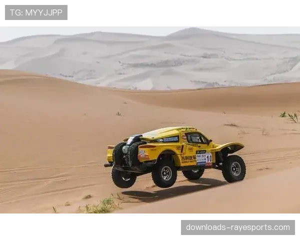 达喀尔拉力赛最后赛段，中国车手韩魏在终点前帮助陷沙对手脱困，展现体育精神